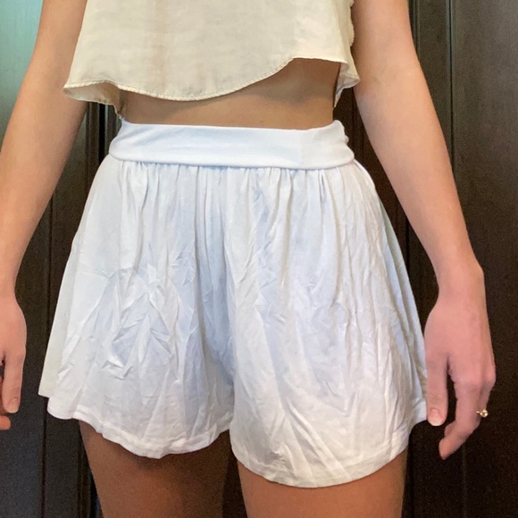 PrettyLittleThing Pants - PLT White Flowy Shorts! Great Condition!
